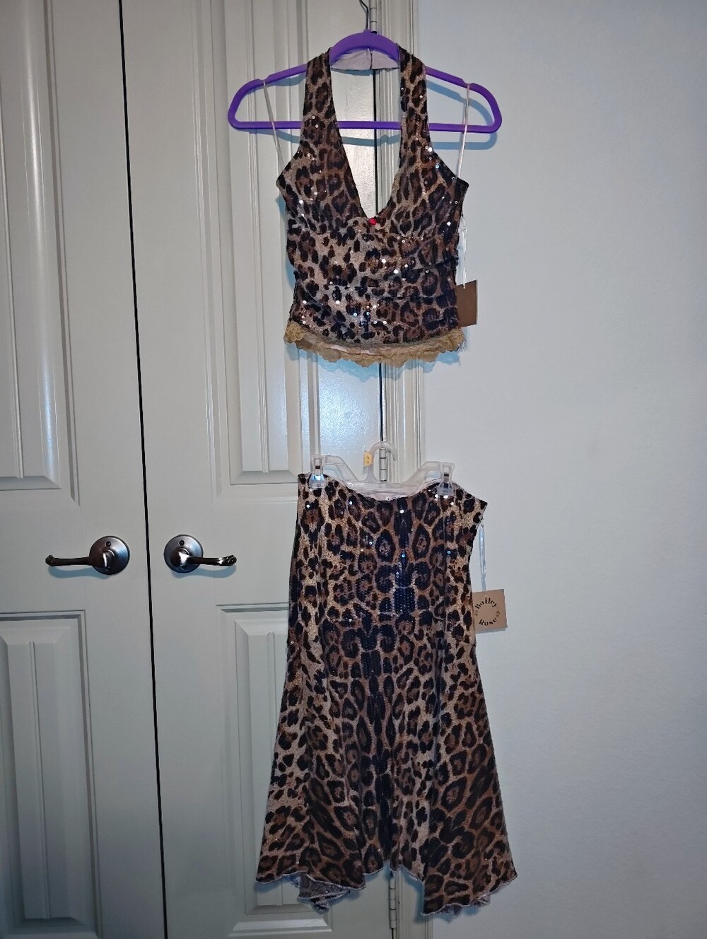 NWT Bailey Rose 🌹Leopard Sequin 2pc Set Halter Top Skirt Sz M Stretch Festival